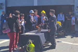 Establecimientos Educacionales de la Octava Región visitaron la Fragata "Almirante Cochrane"