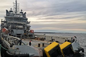 ATF “Janequeo” realiza tareas de señalización marítima en aguas australes