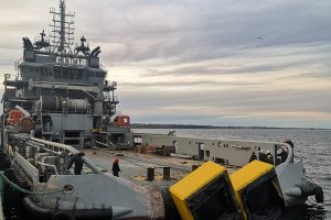 ATF “Janequeo” realiza tareas de señalización marítima en aguas australes ATF “Janequeo” realiza tareas de señalización marítima en aguas australes