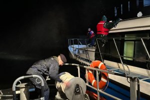 Armada evacuó a 10 pasajeros y 3 tripulantes de embarcación a la deriva Armada evacuó a 10 pasajeros y 3 tripulantes de embarcación a la deriva