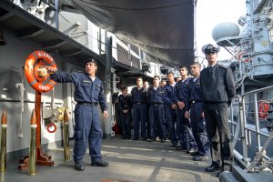 Cadetes de primer año de la Escuela Naval visitaron distintas unidades de la Escuadra Nacional