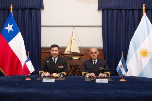Autoridades chilenas y argentinas sostienen reunión final de la XXV Versión de la Patrulla Antártica Naval Combinada 2022-2023 en Punta Arenas