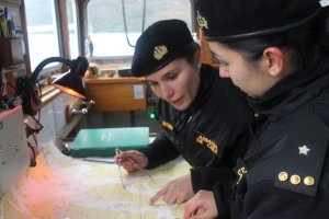 Guardiamarinas de la especialidad litoral realizan un periodo de embarco en la LSG 1617 “Puerto Natales”
