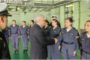Subsecretario de Defensa visitó Fuerza de Submarinos y Comando Anfibio y de Transportes Navales