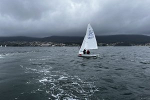 Escuela Naval “Arturo Prat” participó en regata internacional realizada en la bahía de Marín