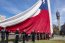  Armada de Chile efectuó izamiento de la “Gran Bandera del Bicentenario” en plaza de la Ciudadanía de Santiago  