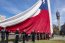 Armada de Chile efectuó izamiento de la “Gran Bandera del Bicentenario” en plaza de la Ciudadanía de Santiago