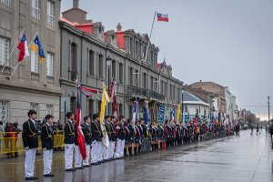 Alumnos de colegios de Punta Arenas desfilaron en honor a las Glorias Navales Alumnos de colegios de Punta Arenas desfilaron en honor a las Glorias Navales