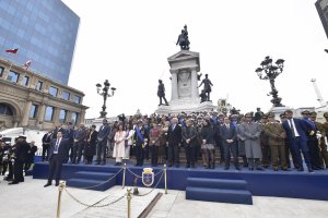 Con ceremonia tradicional y desfile la Armada conmemoró un nuevo 21 de mayo