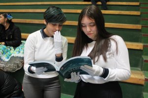 Centro Meteorológico Marítimo de Magallanes y Antártica Chilena presentó libro “Meteorología Marina” en el liceo polivalente “María Behety” de Punta Arenas