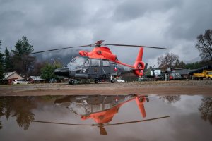 Helicóptero naval apoya labores de ayuda humanitaria en la comuna de Alto Bío Bío