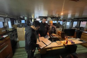 OPV “Marinero Fuentealba” realizó operativo de fiscalización en Territorio Chileno Antártico OPV “Marinero Fuentealba” realizó operativo de fiscalización en Territorio Chileno Antártico