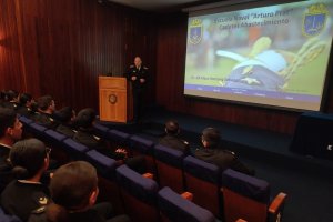Director General de Finanzas de la Armada junto al Director de Abastecimiento de la Institución se reunieron con Cadetes del Escalafón Abastecimiento en la Escuela Naval “Arturo Prat”