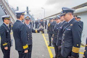 Flotilla de Entrenamiento de la Fuerza Marítima de Autodefensa de Japón recaló al Molo de Abrigo