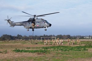 Comandante de Operaciones Navales revista al “SOTF Centro” en el marco del ejercicio conjunto combinado “Estrella Austral”