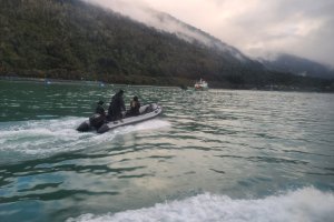 Armada realiza rebusca de persona desaparecida en el estero Reloncaví