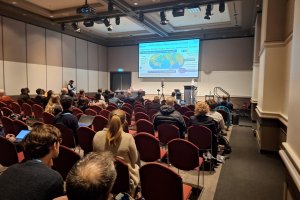 Oficial del SHOA expone sobre el potencial de la tecnología SMART en Centros de Alerta de Tsunami Oficial del SHOA expone sobre el potencial de la tecnología SMART en Centros de Alerta de Tsunami