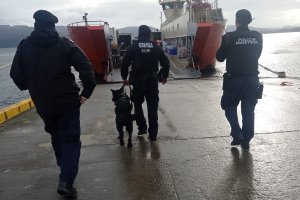 Autoridad Marítima fiscaliza más de cien toneladas de carga en rampa de conectividad de Puerto Williams Autoridad Marítima fiscaliza más de cien toneladas de carga en rampa de conectividad de Puerto Williams