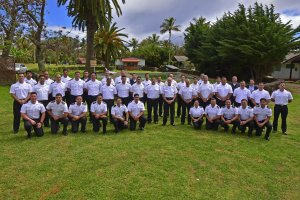 Comandante en Jefe de la Armada visita dotación desplegada en Rapa Nui