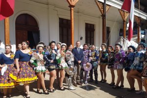 Con una muestra folclórica de estudiantes de Limache el Museo Marítimo Nacional dio el vamos al Mes de la Patria