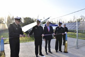 Comandante en Jefe de la Armada participa en inauguración de planta fotovoltaica en Estación Naval Metropolitana
