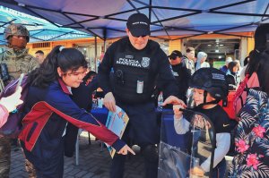 Personal de la Armada y Jedena Biobío realizaron operativo cívico en Lebu Personal de la Armada y Jedena Biobío realizaron operativo cívico en Lebu