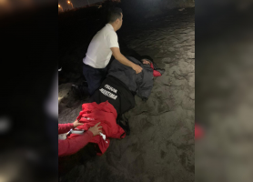 Policía Marítima rescata a persona en peligro de inmersión en playa Maule de Coronel Policía Marítima rescata a persona en peligro de inmersión en playa Maule de Coronel