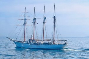 Buque Escuela “Esmeralda” realizó visita protocolar al puerto de Coronel Buque Escuela “Esmeralda” realizó visita protocolar al puerto de Coronel