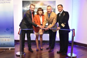 Obras de destacado artista neozelandés son exhibidas en una nueva exposición del Museo Marítimo Nacional Obras de destacado artista neozelandés son exhibidas en una nueva exposición del Museo Marítimo Nacional