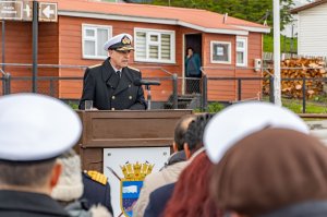 Comandante en Jefe de la Armada participa en ceremonia de aniversario de Puerto Williams Comandante en Jefe de la Armada participa en ceremonia de aniversario de Puerto Williams
