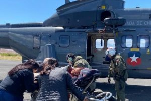 Helicóptero Naval evacúa a paciente desde isla Mocha hasta Lebu Helicóptero Naval evacúa a paciente desde isla Mocha hasta Lebu