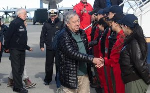 Secretario General de la ONU visita avión P-3 “Orión” que realiza estudio glaciológico en el Territorio Chileno Antártico