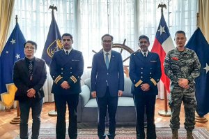 Embajador de Corea del Sur visita Comandancia en Jefe de la Tercera Zona Naval