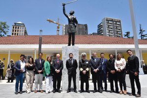 “Prat representa lo mejor de todos los chilenos”: Comandante en Jefe de la Armada participa en inauguración de estatua de Arturo Prat en La Florida “Prat representa lo mejor de todos los chilenos”: Comandante en Jefe de la Armada participa en inauguración de estatua de Arturo Prat en La Florida