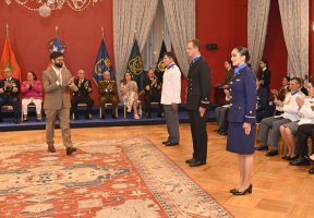 Primeras antigüedades 2023 son condecoradas por el Presidente de la República en el Palacio de La Moneda Primeras antigüedades 2023 son condecoradas por el Presidente de la República en el Palacio de La Moneda