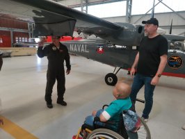 Niño de Collipulli visitó dependencias del Grupo Aeronaval Talcahuano en Navidad Niño de Collipulli visitó dependencias del Grupo Aeronaval Talcahuano en Navidad