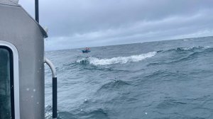 Autoridad Marítima de Punta Arenas auxilia a dos tripulantes que se encontraban a la deriva en el Estrecho de Magallanes Autoridad Marítima de Punta Arenas auxilia a dos tripulantes que se encontraban a la deriva en el Estrecho de Magallanes