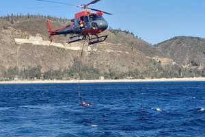 Autoridad Marítima de Valparaíso rescató a dos kayakistas en Laguna Verde