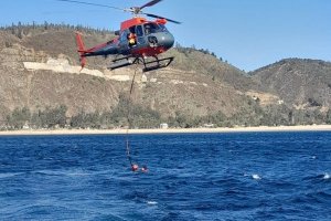 Autoridad Marítima de Valparaíso rescató a dos kayakistas en Laguna Verde Autoridad Marítima de Valparaíso rescató a dos kayakistas en Laguna Verde