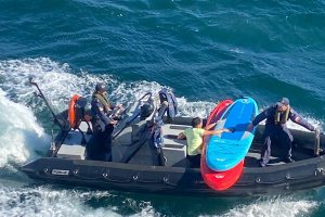 Dotación del Petrolero AO-52 "Almirante Montt" rescató a dos personas que realizaban Stand Up Paddle