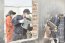 Personal de la Armada junto con camiones realizan tareas de retiro de escombro en zonas afectadas por los incendios