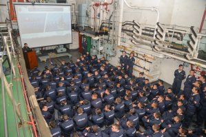 Batallón de Reclutas de la Escuela Naval visitó distintas Unidades de la Escuadra Nacional