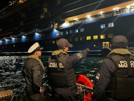 Evacúan a pasajero que se accidentó a bordo de crucero en Valparaíso Evacúan a pasajero que se accidentó a bordo de crucero en Valparaíso
