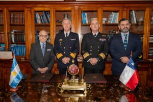 Autoridades de Chile y Argentina firman acuerdo de colaboración técnica para el desarrollo de cartografía náutica electrónica del Canal Beagle Autoridades de Chile y Argentina firman acuerdo de colaboración técnica para el desarrollo de cartografía náutica electrónica del Canal Beagle