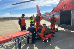 Grupo aeronaval sur rescató a tripulante en el canal Magdalena Grupo aeronaval sur rescató a tripulante en el canal Magdalena