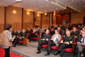 Seminario "Institucionalidad y Territorio Antártico, oportunidades y desafíos" se realizó en la Academia de Guerra Naval