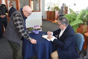 Academia Politécnica Naval celebró el “Día Internacional del Libro” con la visita de destacado escritor nacional