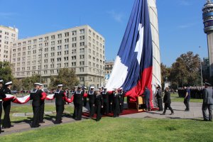 Mes del Mar 2024: Armada de Chile efectúa izamiento de la “Gran Bandera del Bicentenario” Mes del Mar 2024: Armada de Chile efectúa izamiento de la “Gran Bandera del Bicentenario”