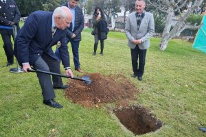 Colocan la primera piedra del proyecto “Rescate Patrimonial del bote salvavidas Capitán Christiansen” Colocan la primera piedra del proyecto “Rescate Patrimonial del bote salvavidas Capitán Christiansen”