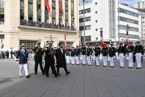 Con tradicional desfile en la Plaza Sotomayor la Armada conmemoró un nuevo 21 de mayo Con tradicional desfile en la Plaza Sotomayor la Armada conmemoró un nuevo 21 de mayo